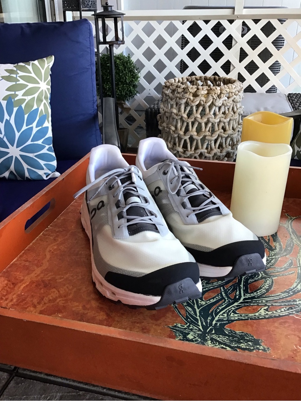 On CloudVista Glacier/Black Trail Running Sneakers